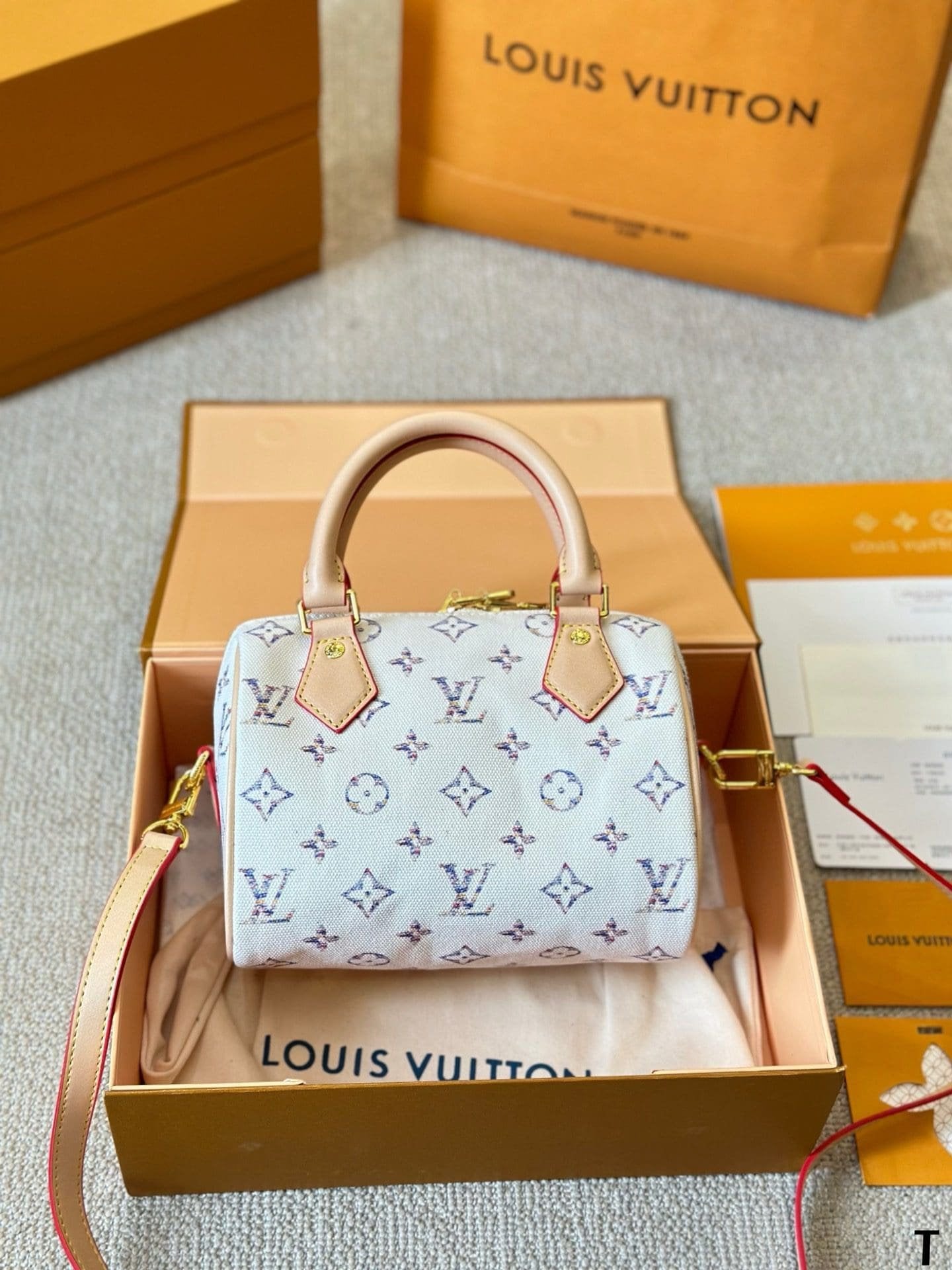 Louis Vuitton M24709 Speedy Bandoulière 20