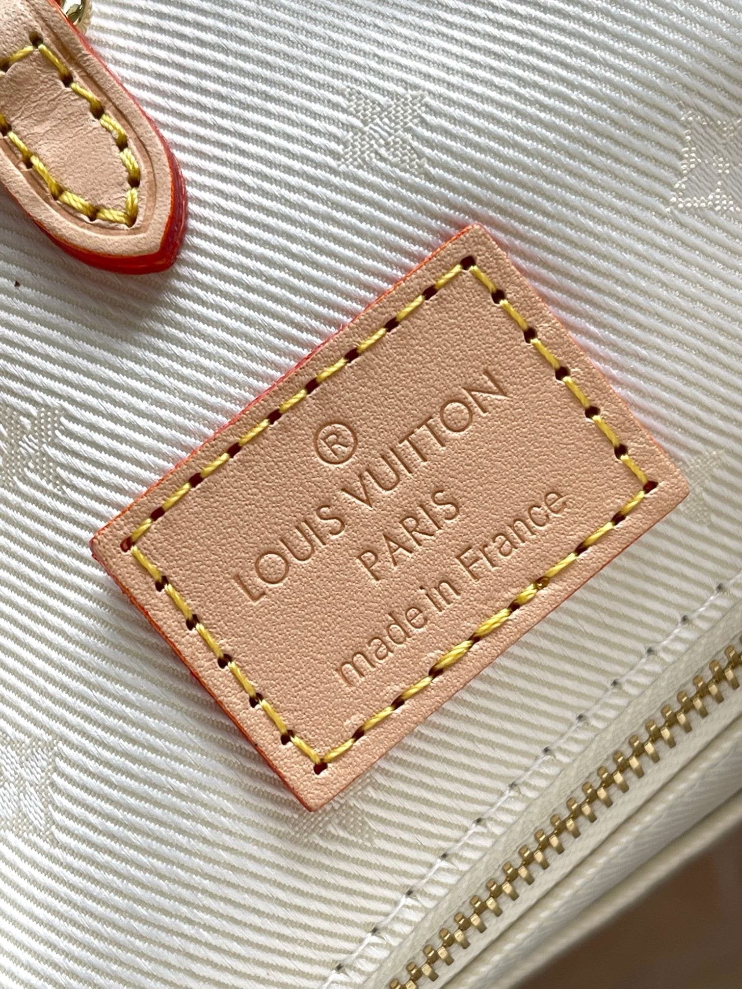 Louis Vuitton M24708 OnTheGo MM