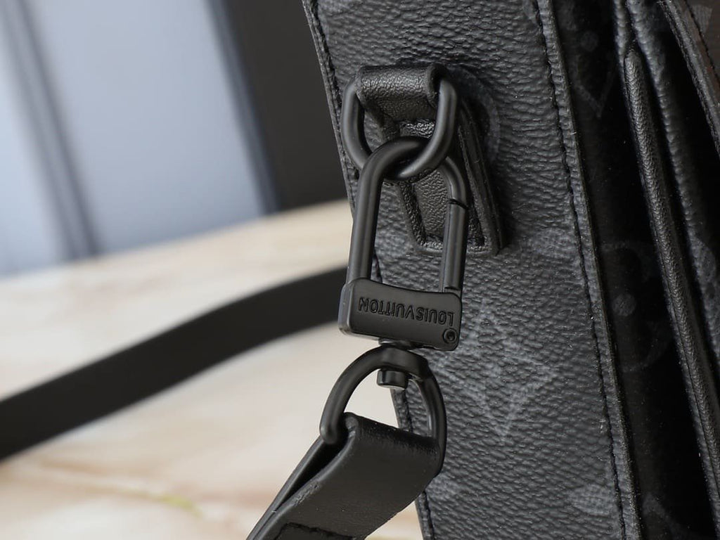 Louis Vuitton M82252 S-Lock Vertical Wearable Wallet