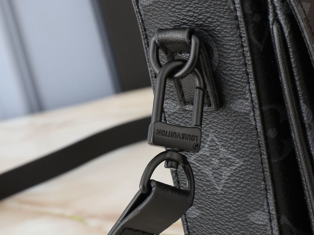 Louis Vuitton M82252 S-Lock Vertical Wearable Wallet
