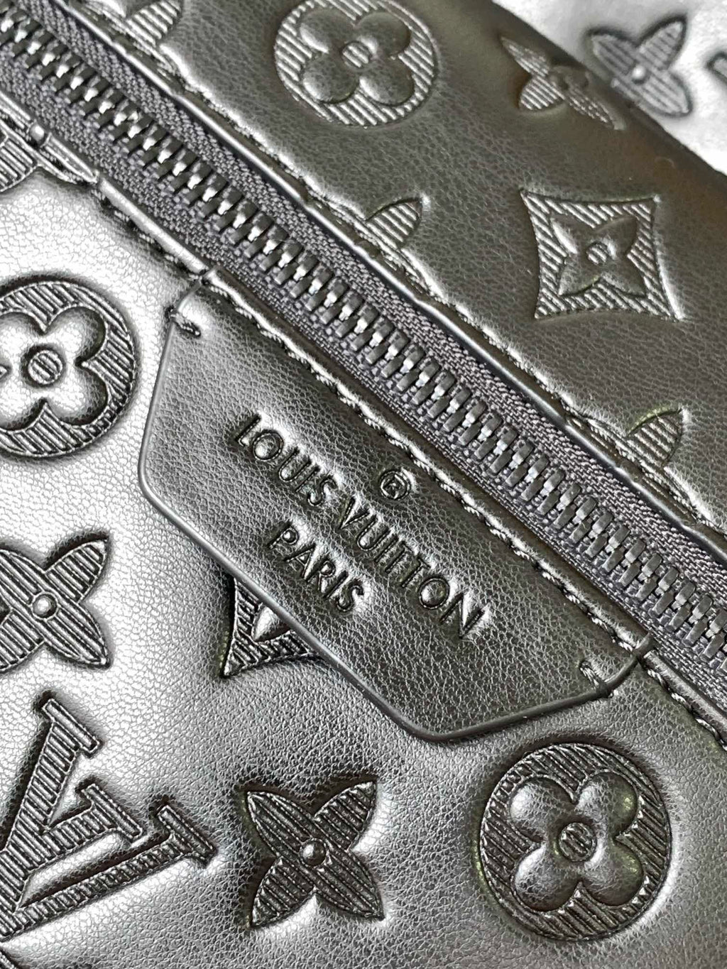 Louis Vuitton M46553 Discovery Backpack