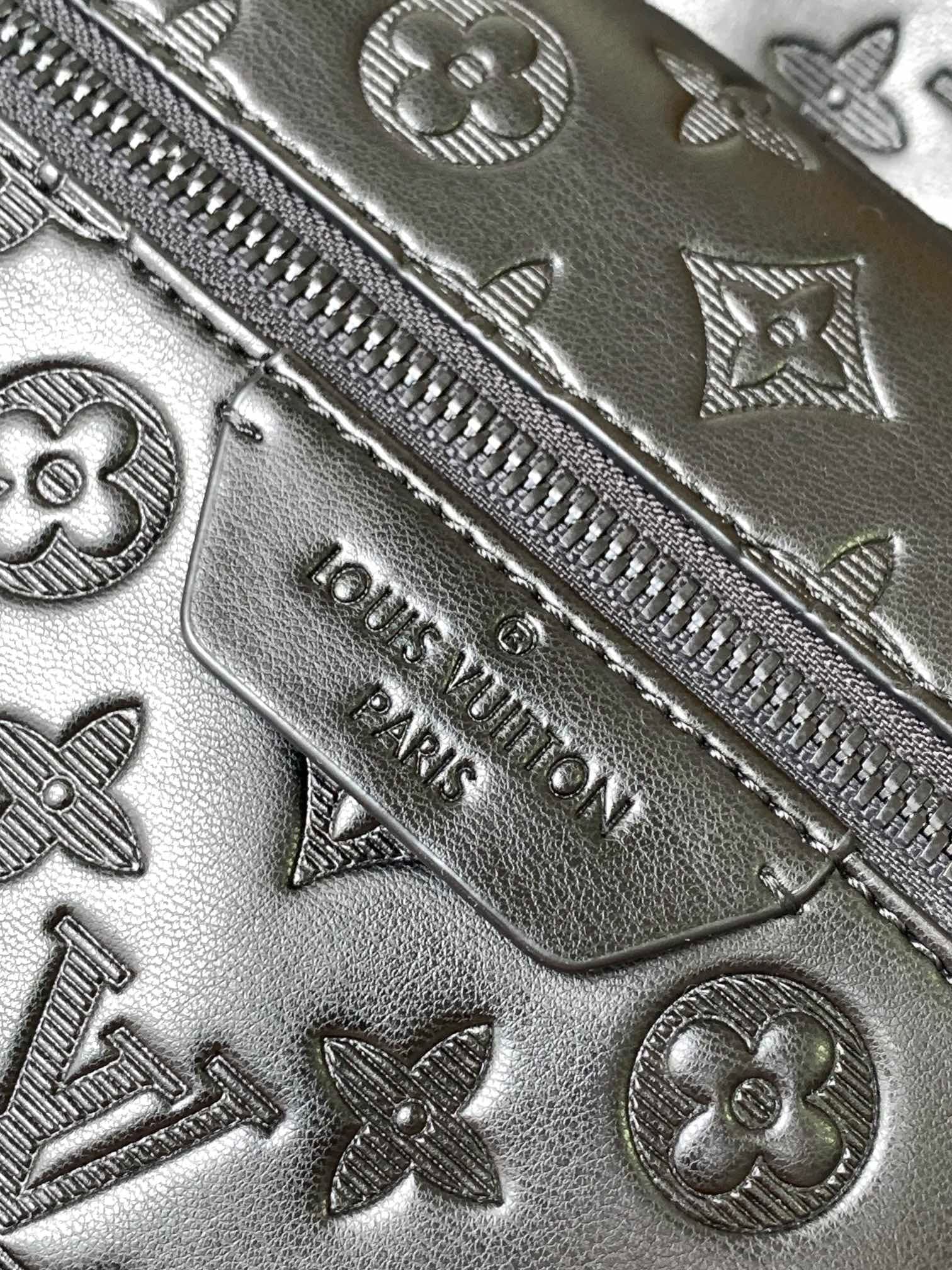 Louis Vuitton M46553 Discovery Backpack
