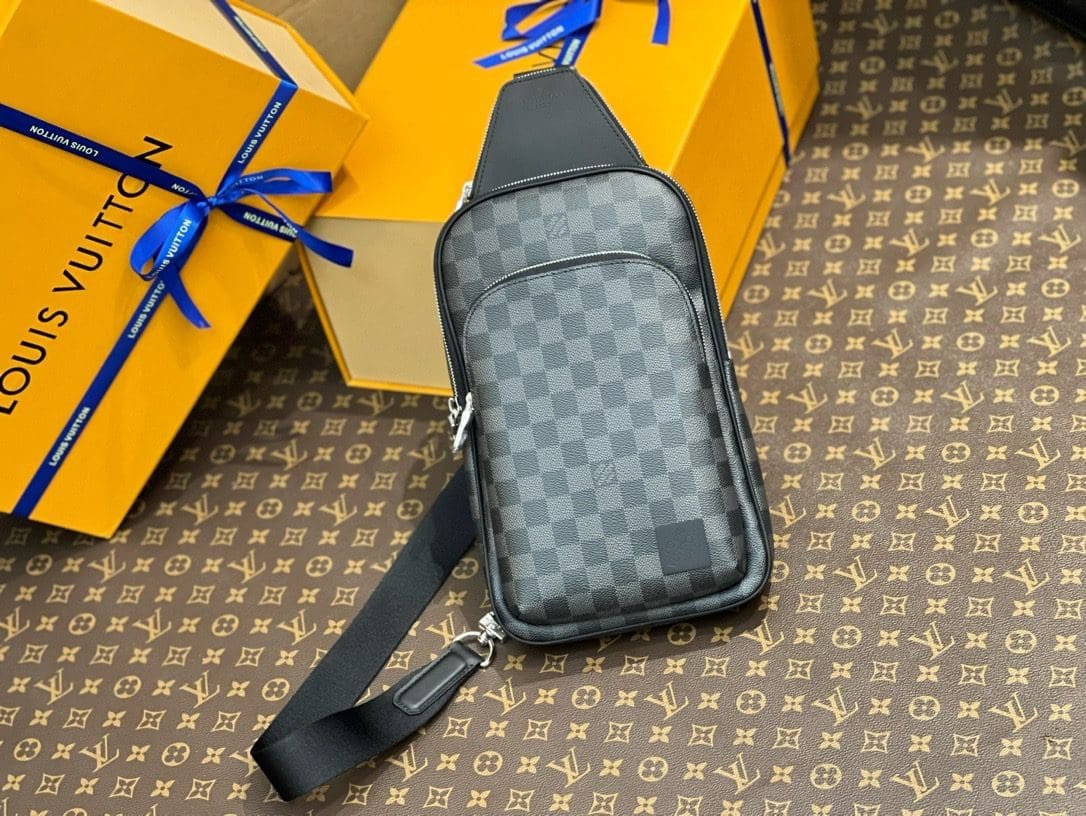 Louis Vuitton N45303 Avenue Slingbag NM