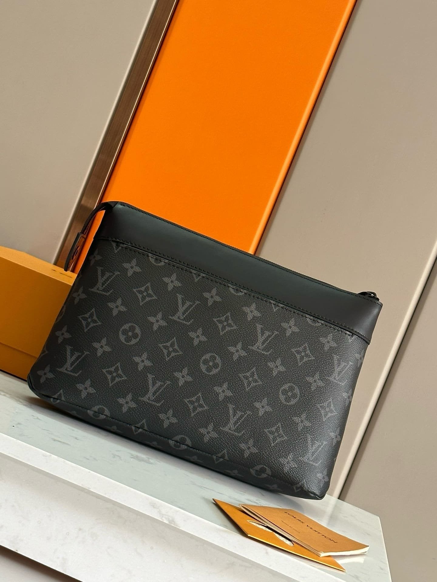 Louis Vuitton M82543 POCHETTE VOYAGE SOUPLE CLUTCH