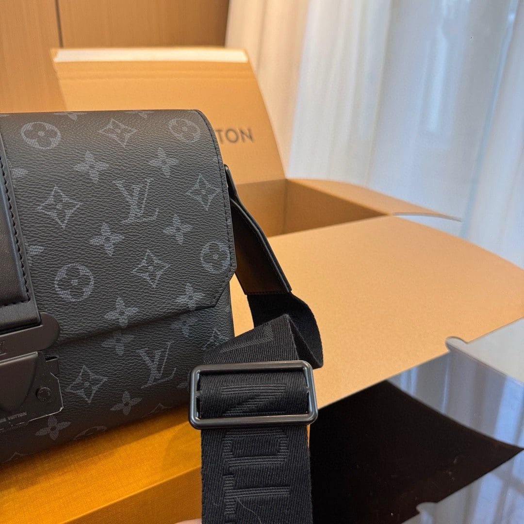 Louis Vuitton M46794 S-Cape Messenger
