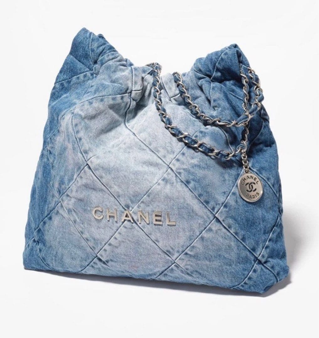 CHANEL 22 in denim small