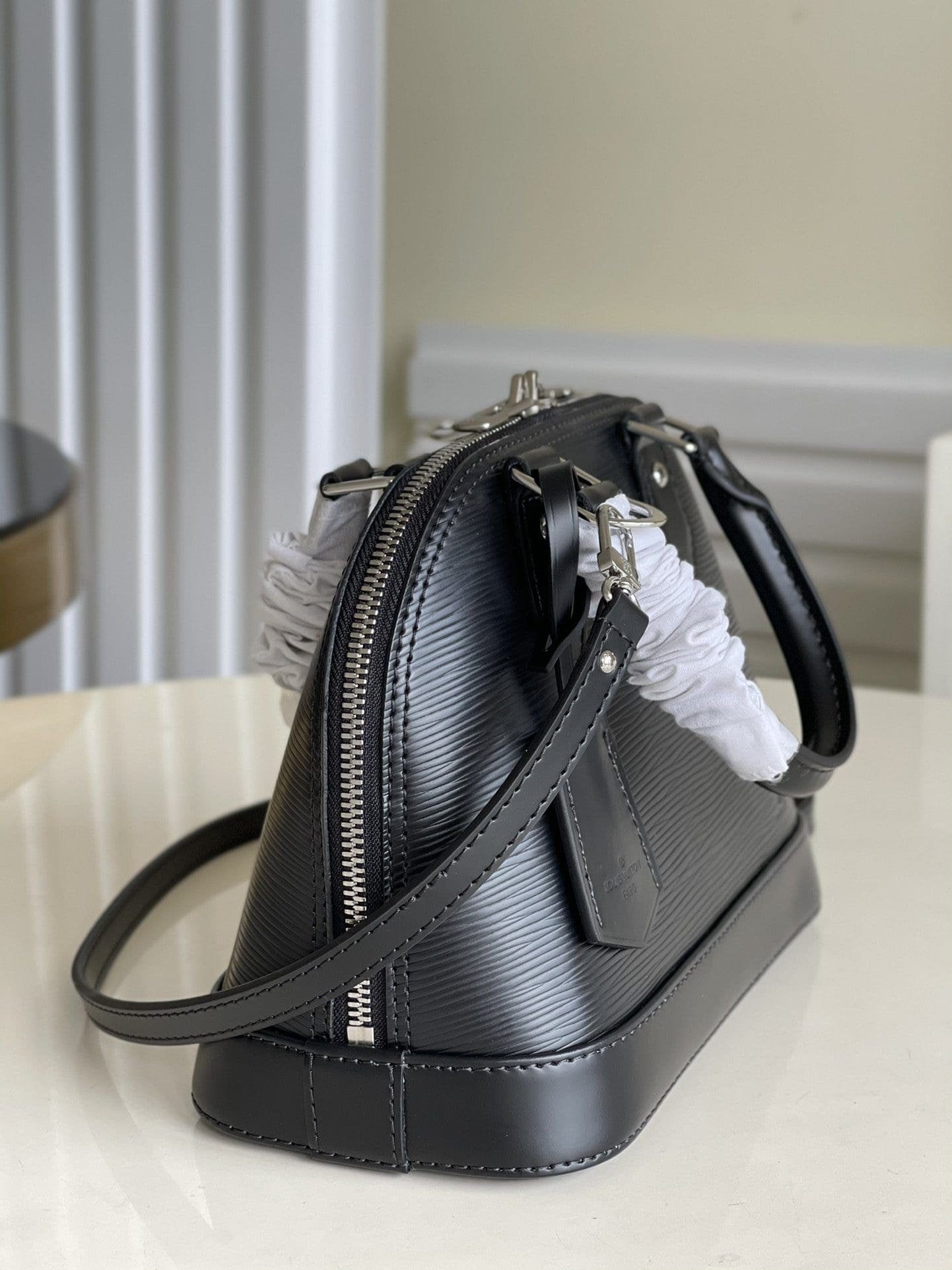 Louis Vuitton M40302 Alma PM