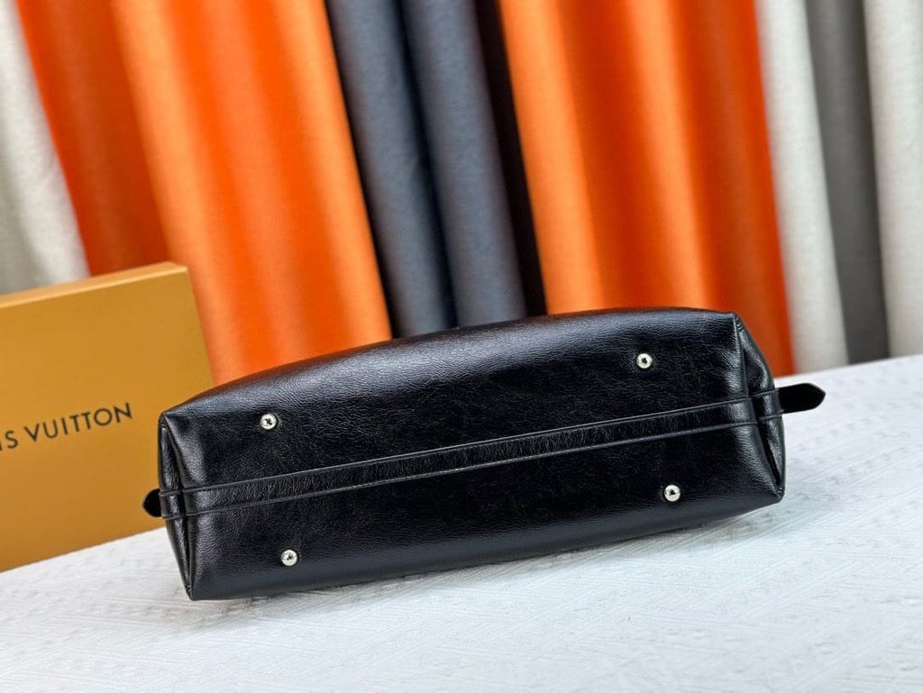 Louis Vuitton M25143 CarryAll MM