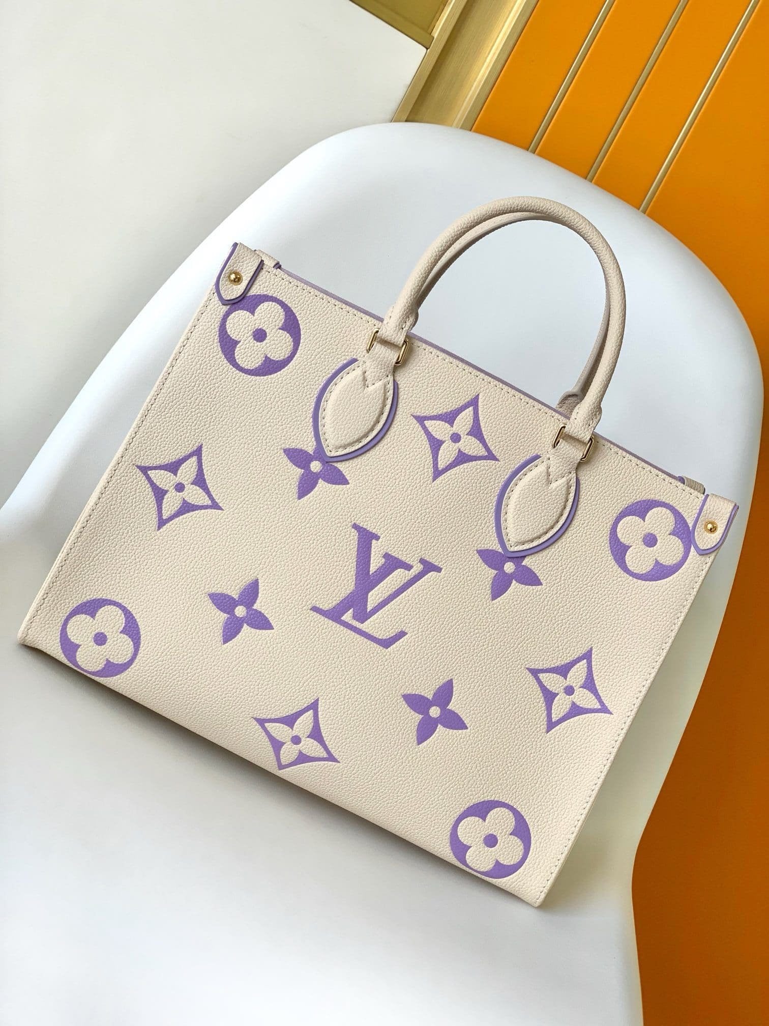 Louis Vuitton OnTheGo MM M23937
