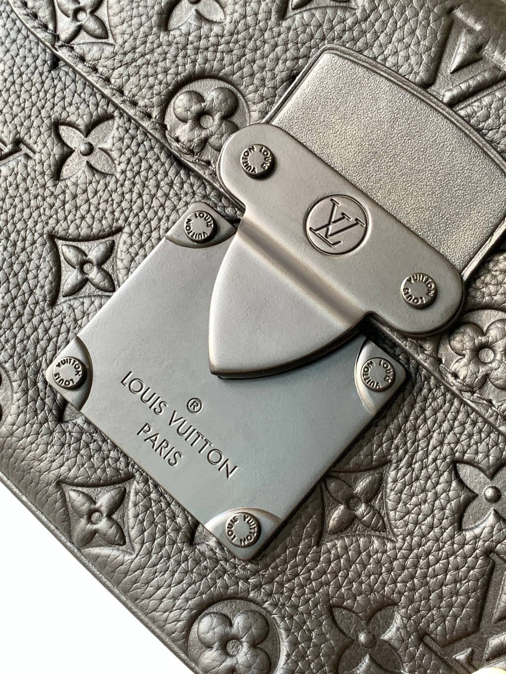 Louis Vuitton M58489 S Lock Messenger