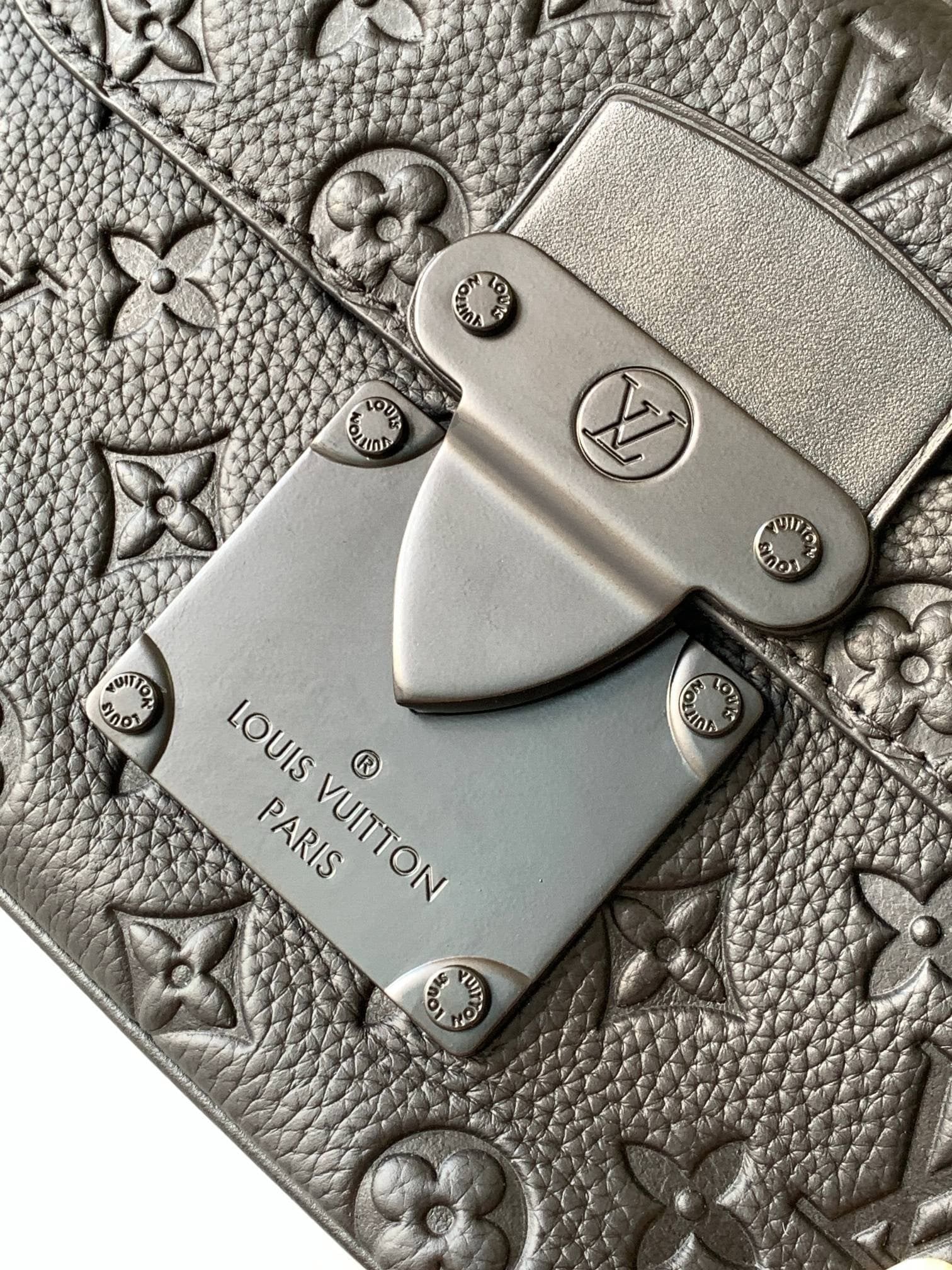 Louis Vuitton M58489 S Lock Messenger