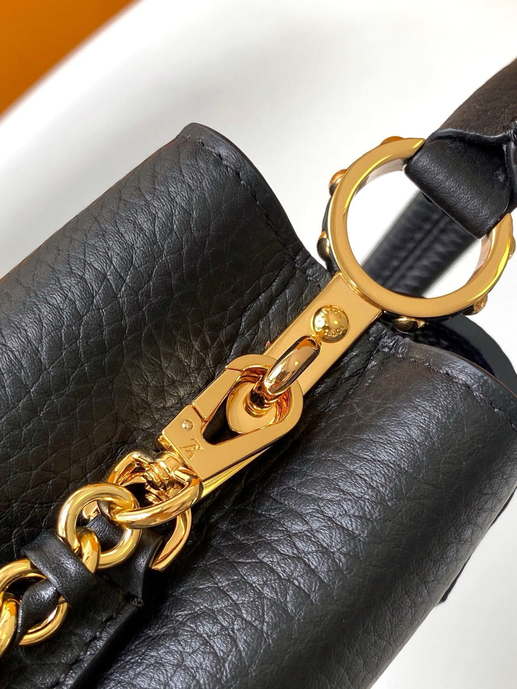 Louis Vuitton M23950 Capucines BB