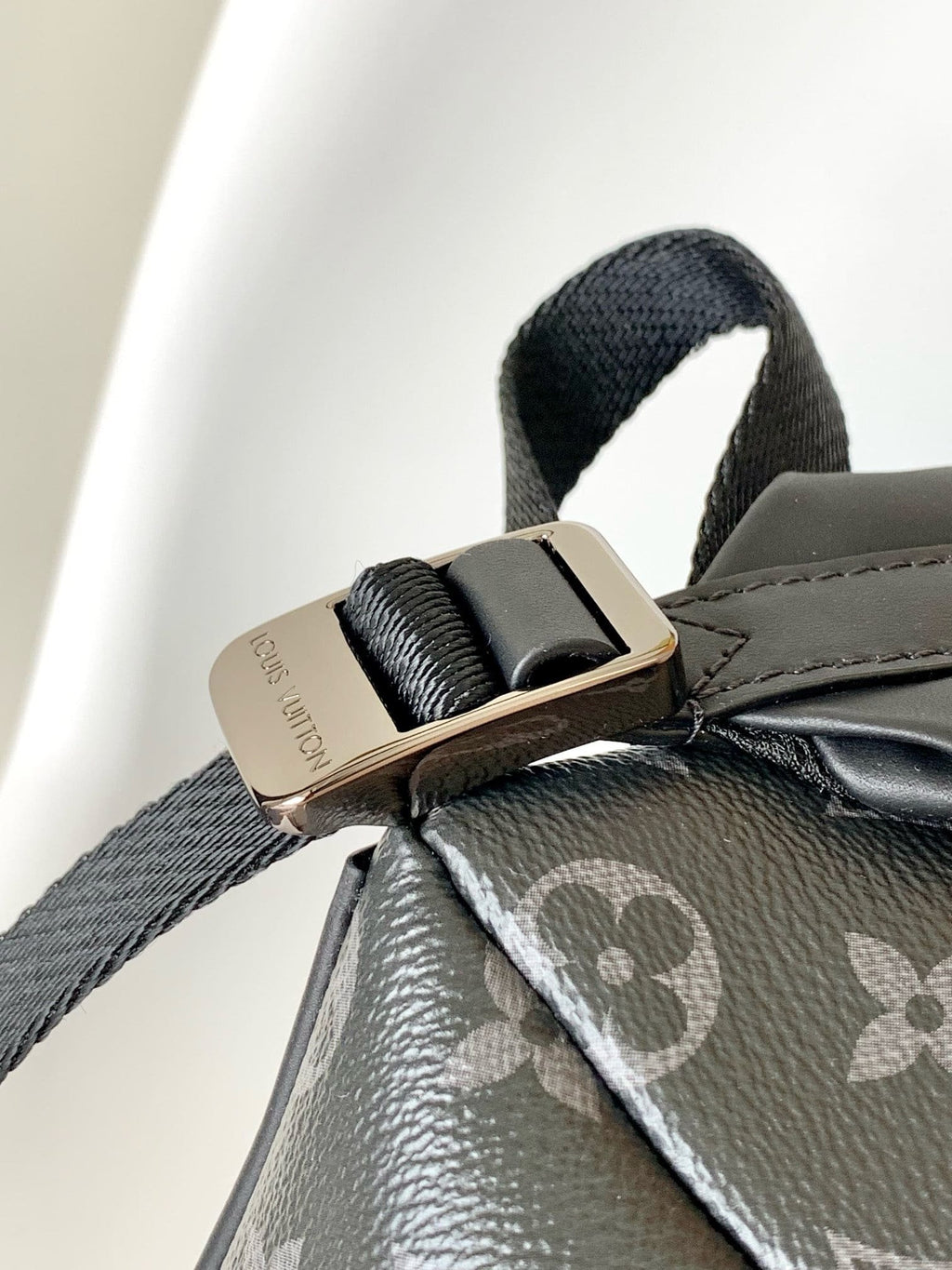 Louis Vuitton M22558 Discovery Backpack PM