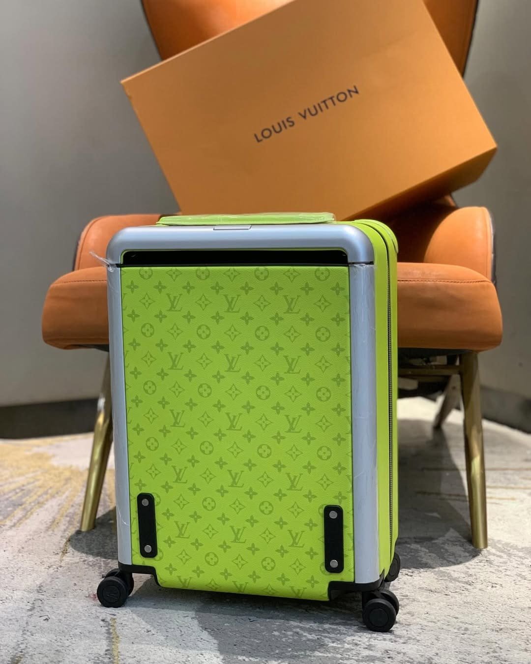 Louis Vuitton M10143 Horizon 55