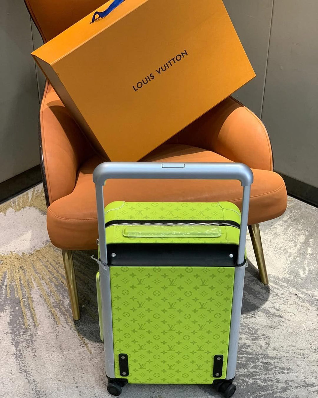 Louis Vuitton M10143 Horizon 55