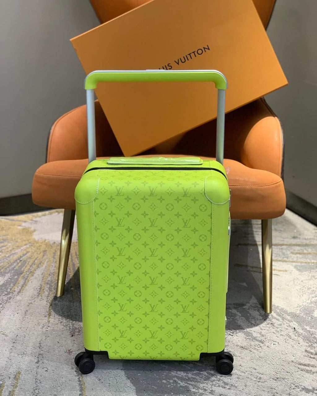 Louis Vuitton M10143 Horizon 55