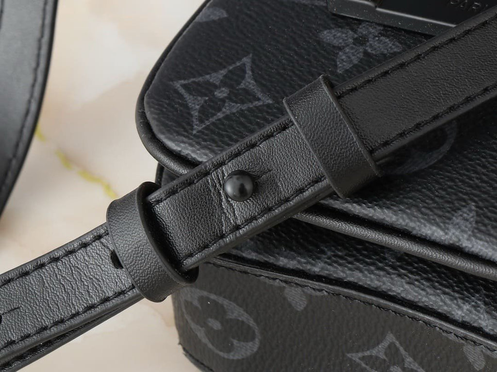 Louis Vuitton M82252 S-Lock Vertical Wearable Wallet
