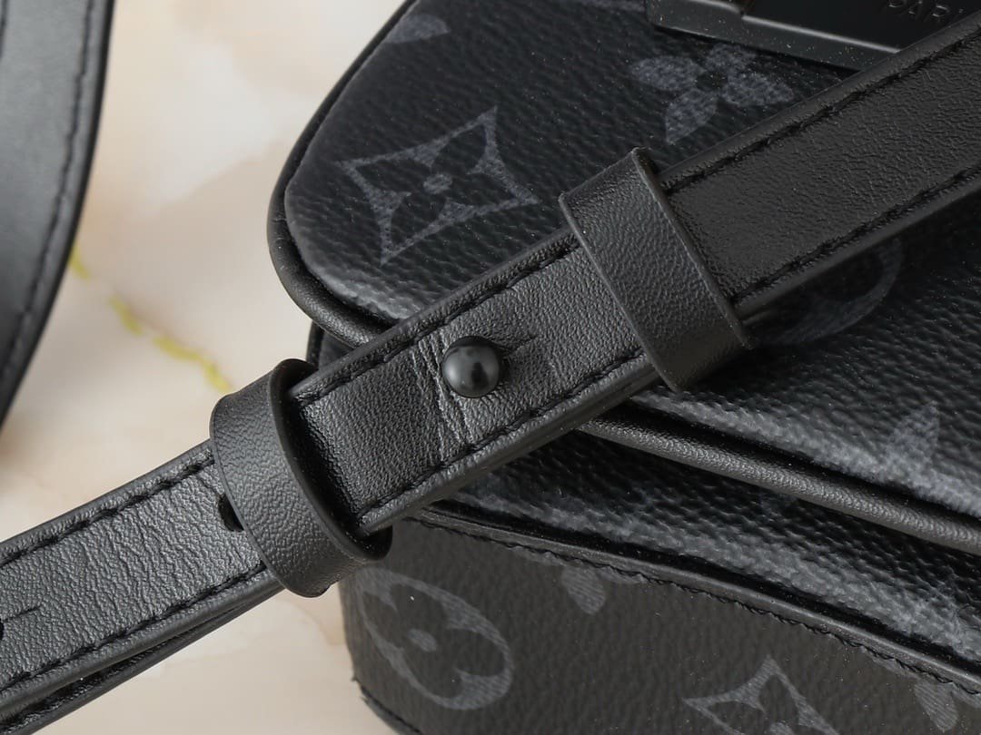 Louis Vuitton M82252 S-Lock Vertical Wearable Wallet