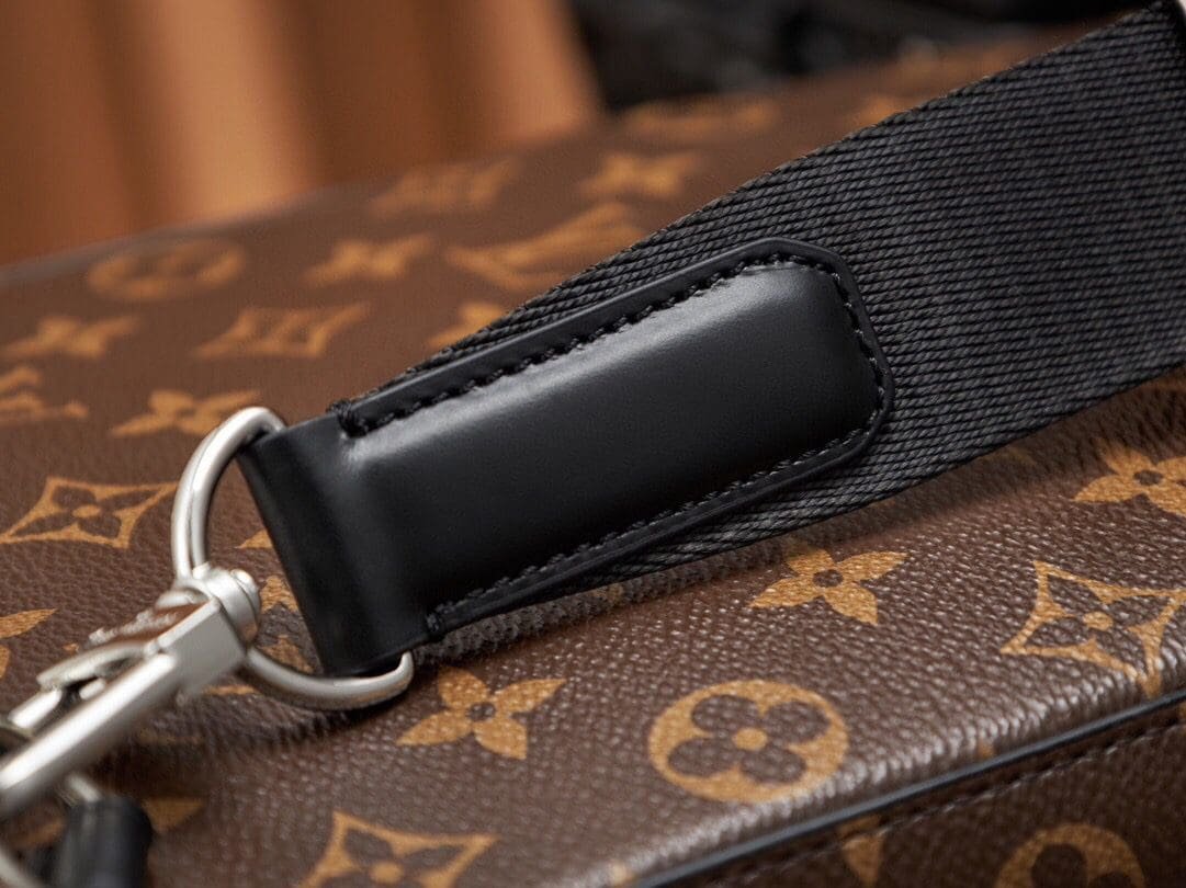 Louis Vuitton M46327 Avenue Slingbag NM