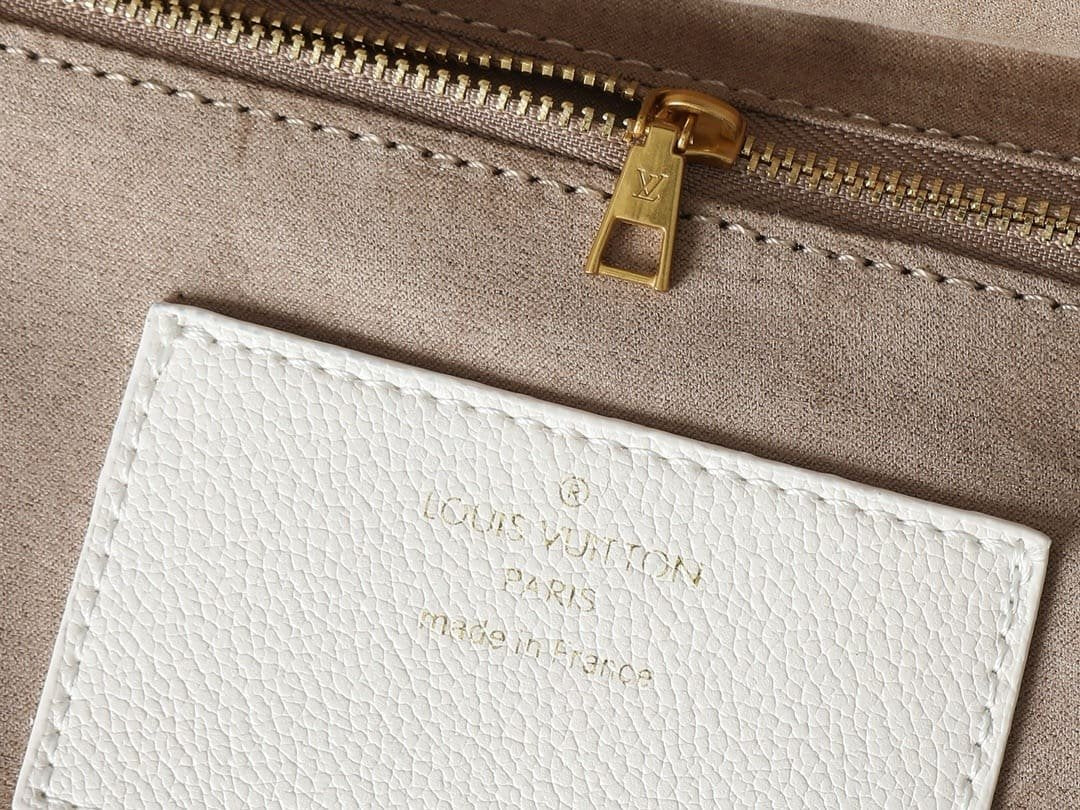 Louis Vuitton M25359 Soft Twist
