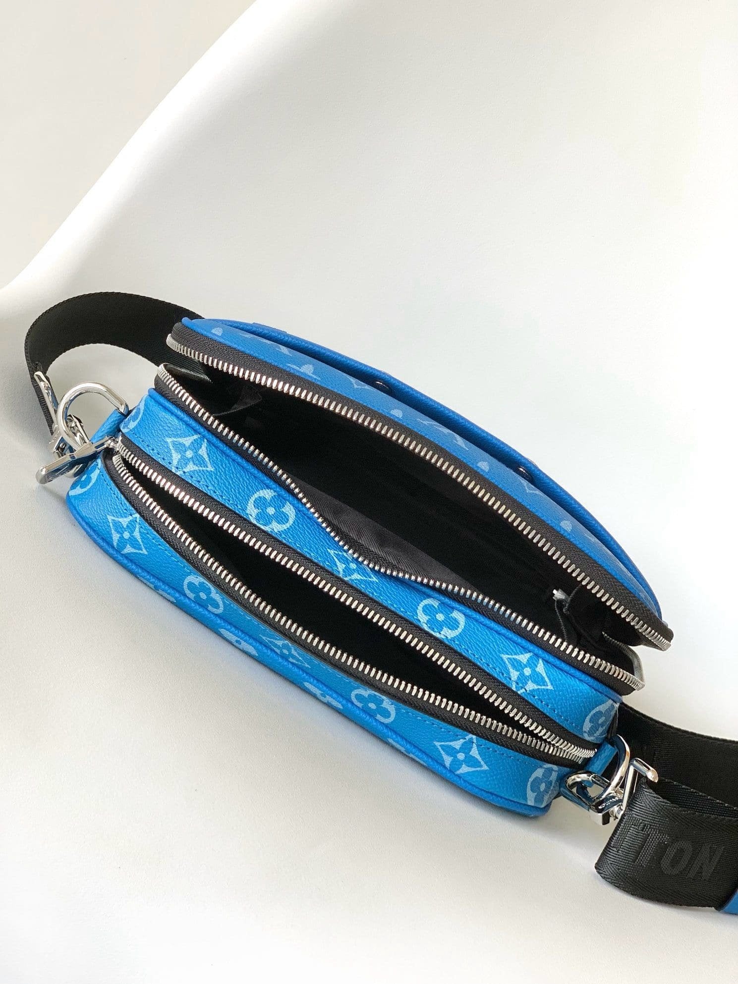 Louis Vuitton M31016 Alpha Messenger