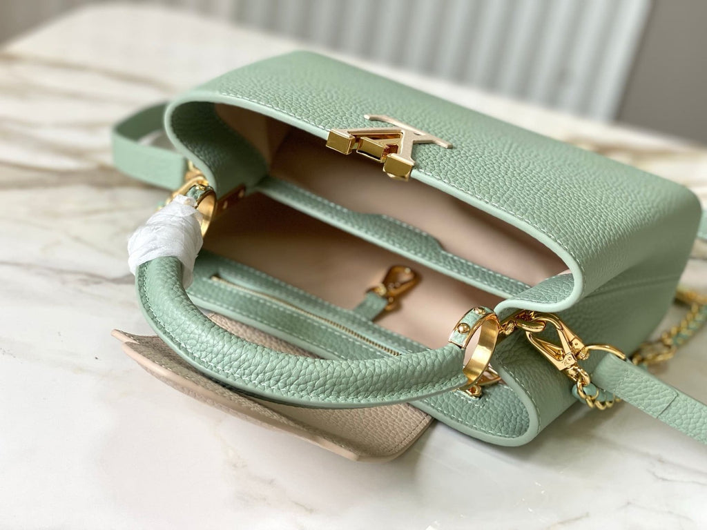 Louis Vuitton M24471 Capucines BB
