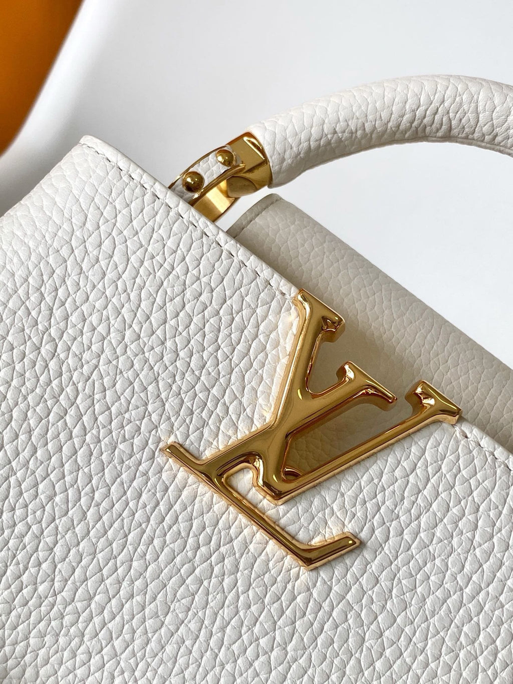 Louis Vuitton M23944 Capucines Mini