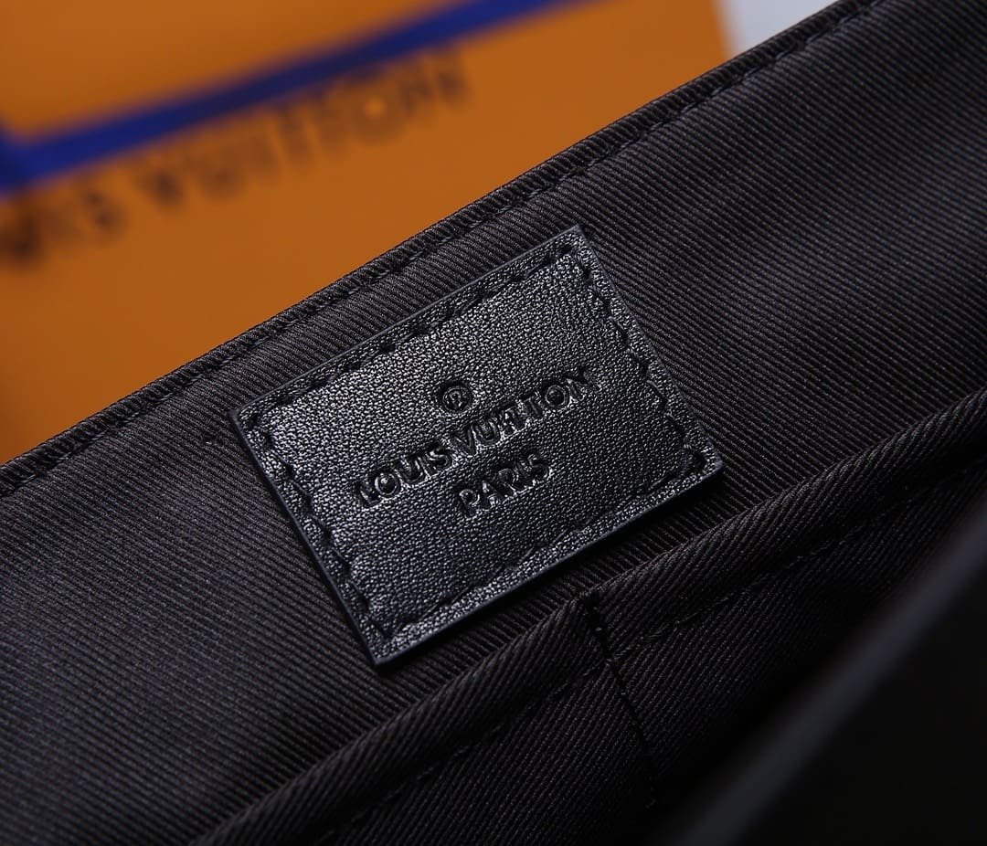 Louis Vuitton M57080 TAKEOFF Messenger Bag