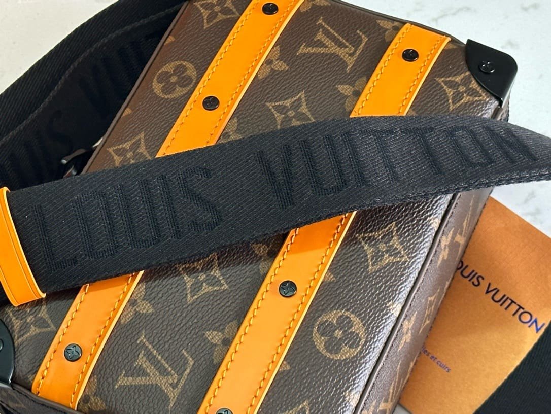 Louis Vuitton M46689 Handle Soft Trunk