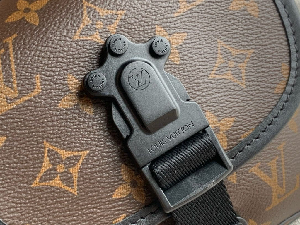 Louis Vuitton M46973 Quest Messenger
