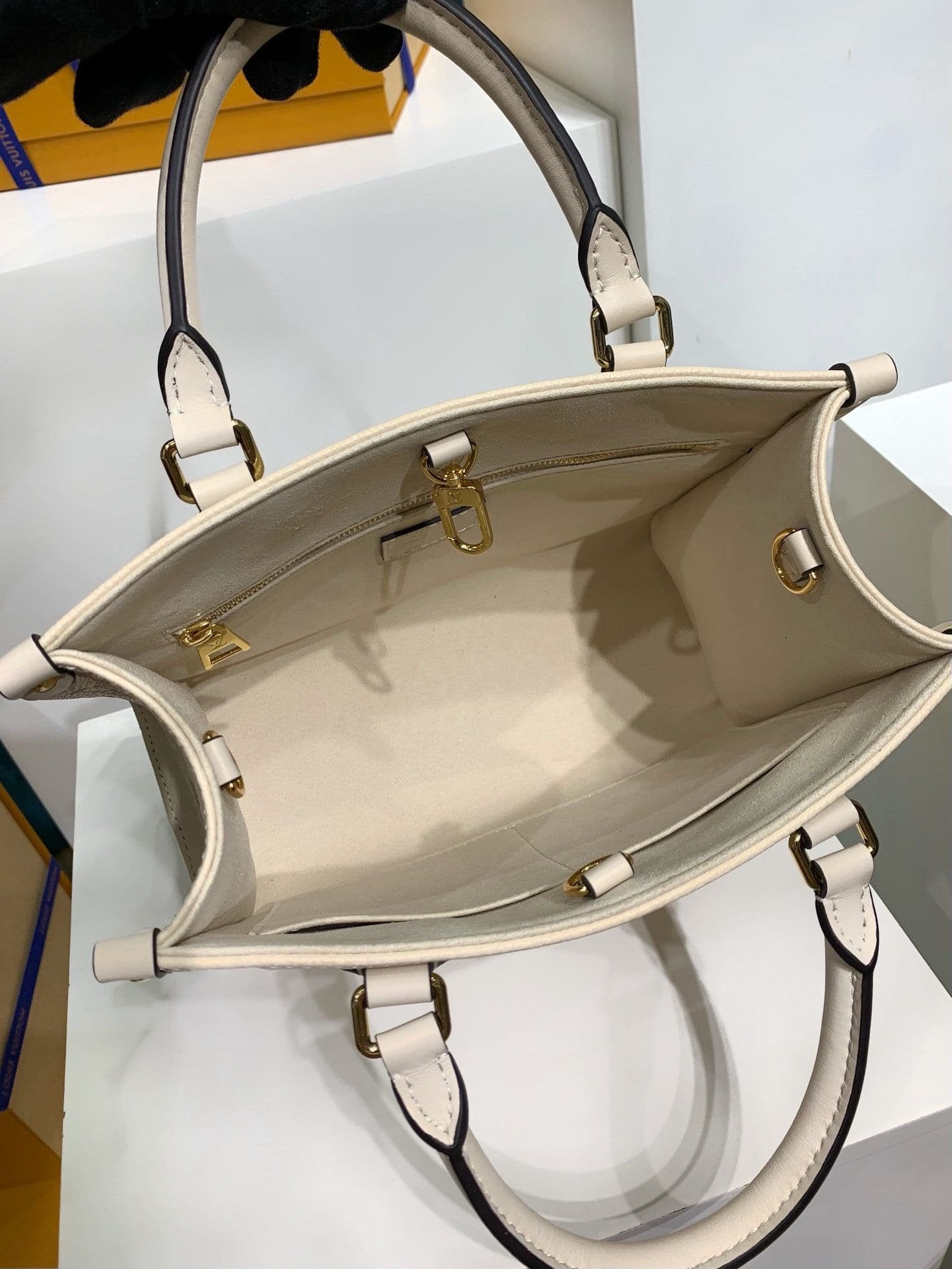 Louis Vuitton M46569 OnTheGo PM