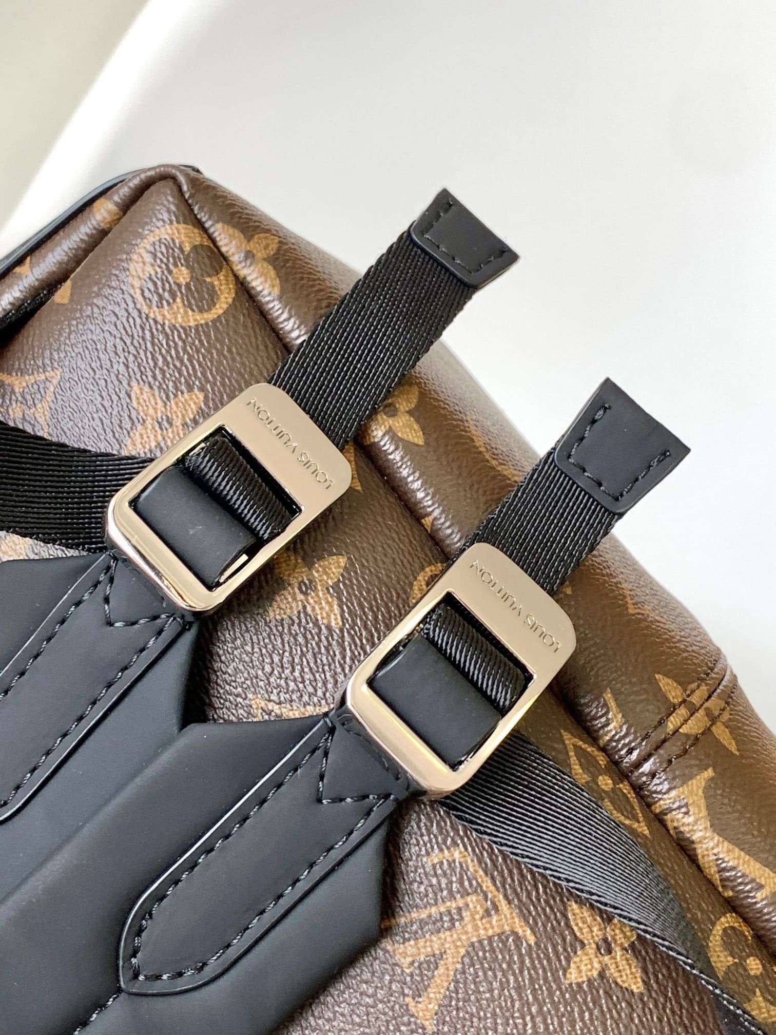 Louis Vuitton M46684 Discovery Backpack PM