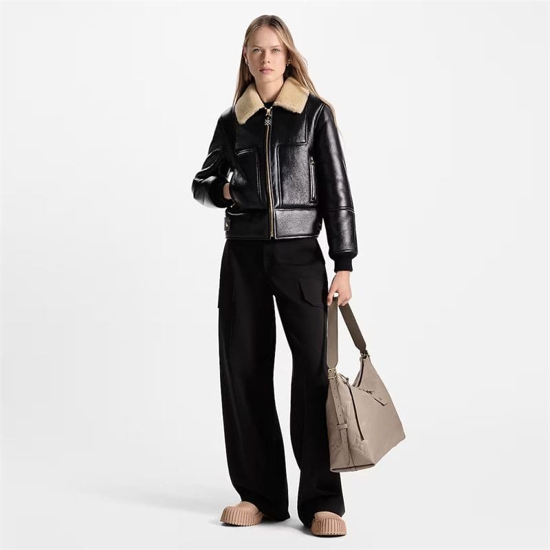Louis Vuitton M46292 CarryAll MM