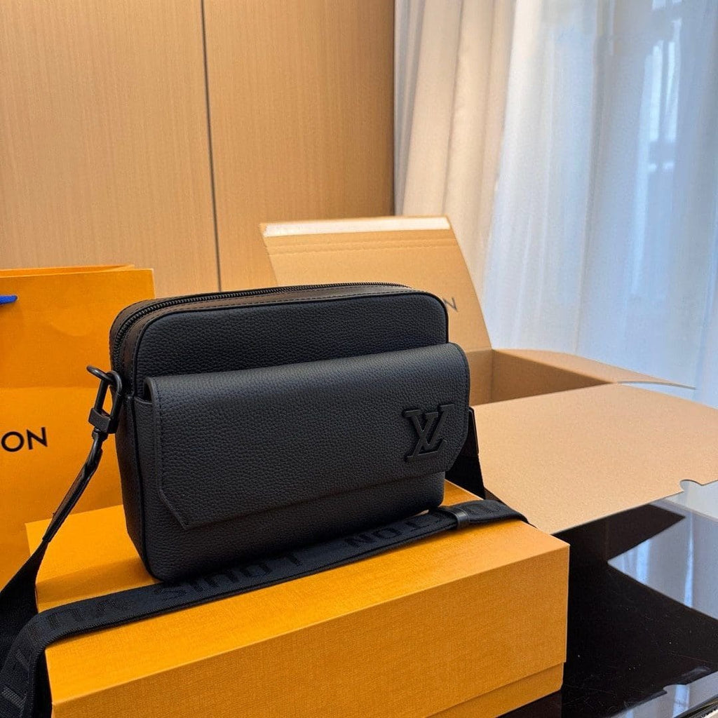 Louis Vuitton M22482 Fastline Messenger