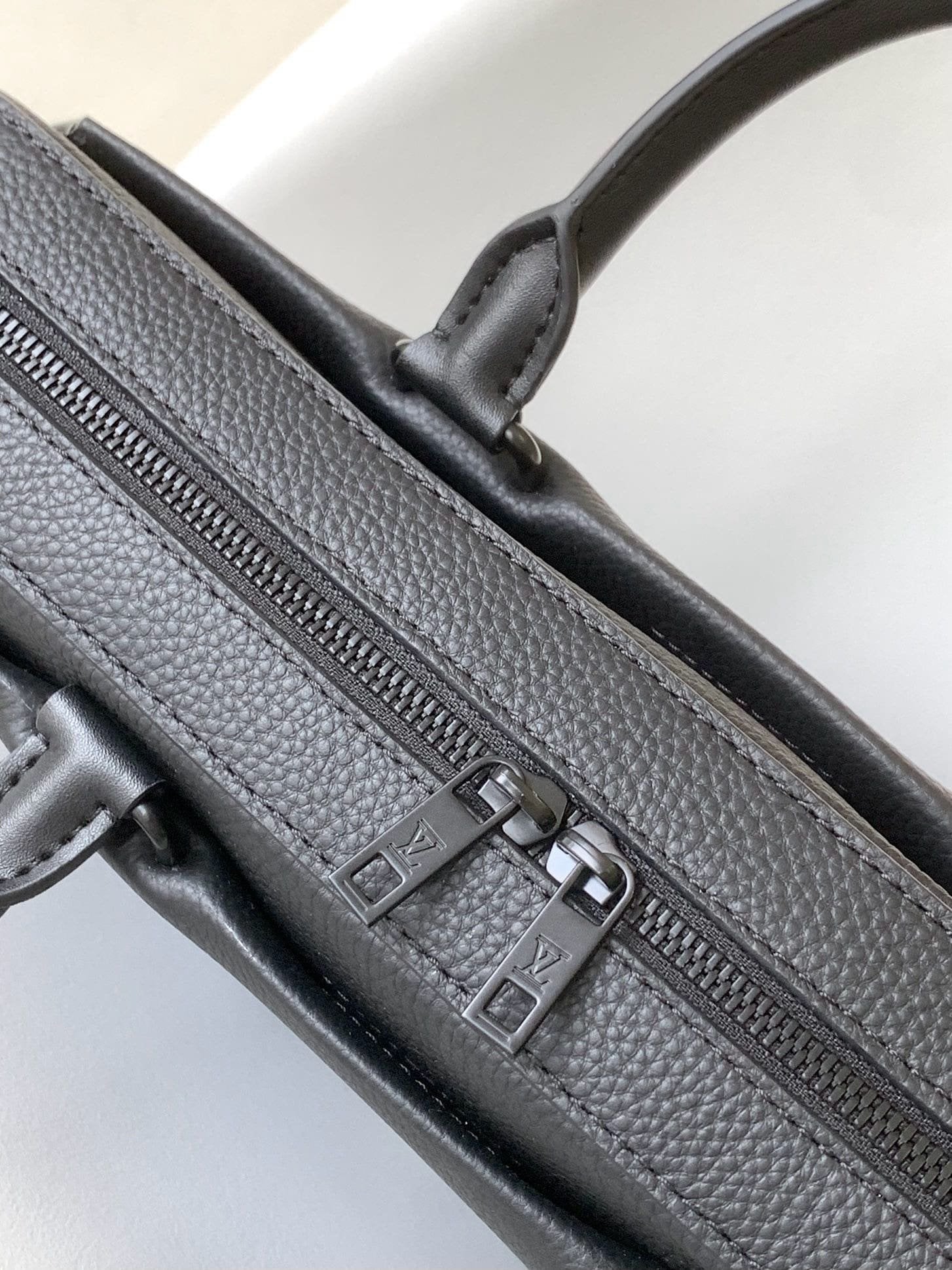 Louis Vuitton M23778 PILOT Briefcase