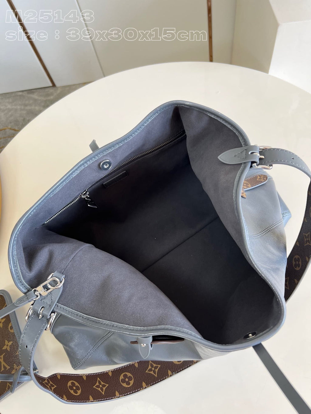 Louis Vuitton M12583 CarryAll Dark MM