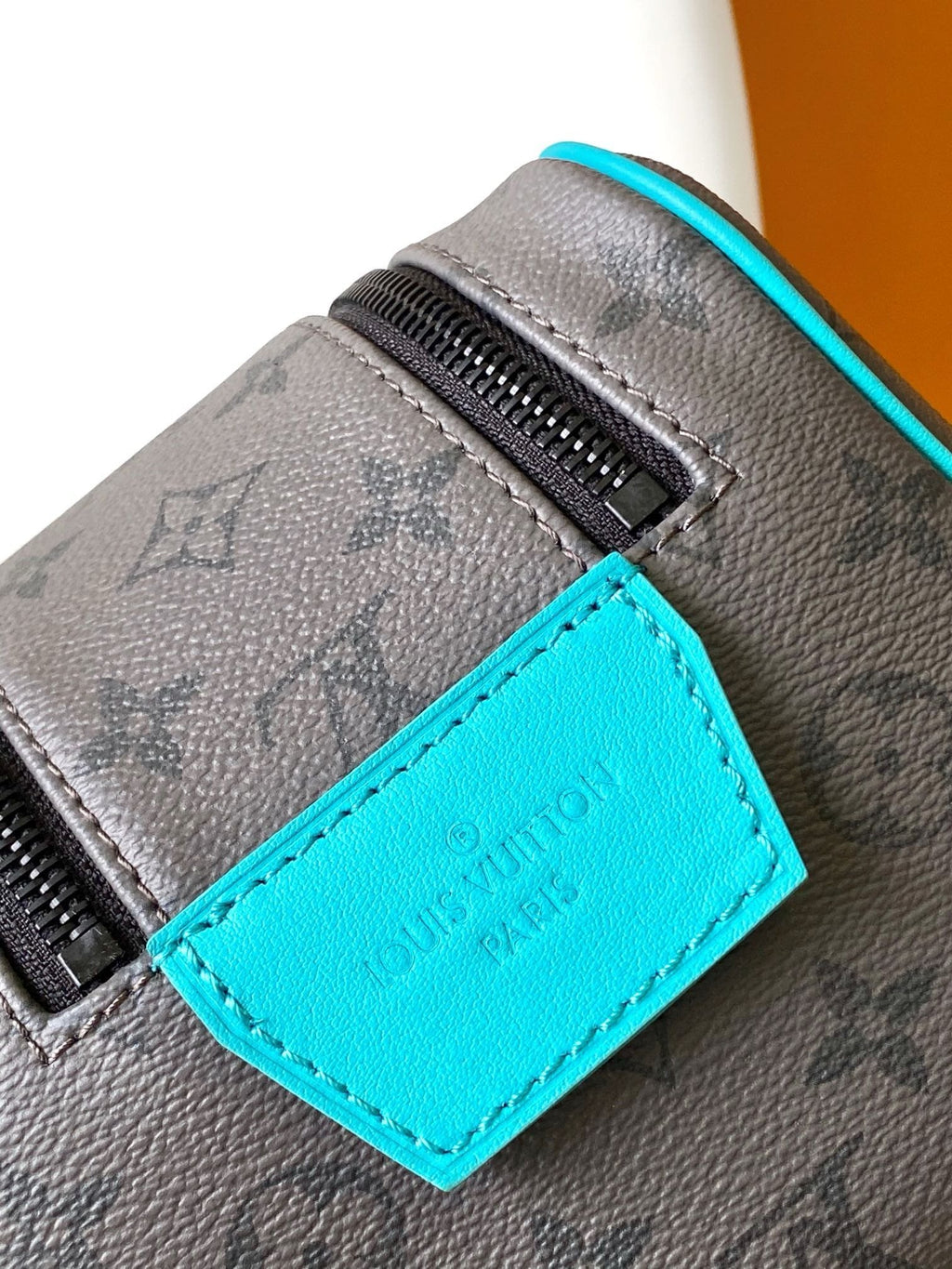 Louis Vuitton M11482 Dopp Kit