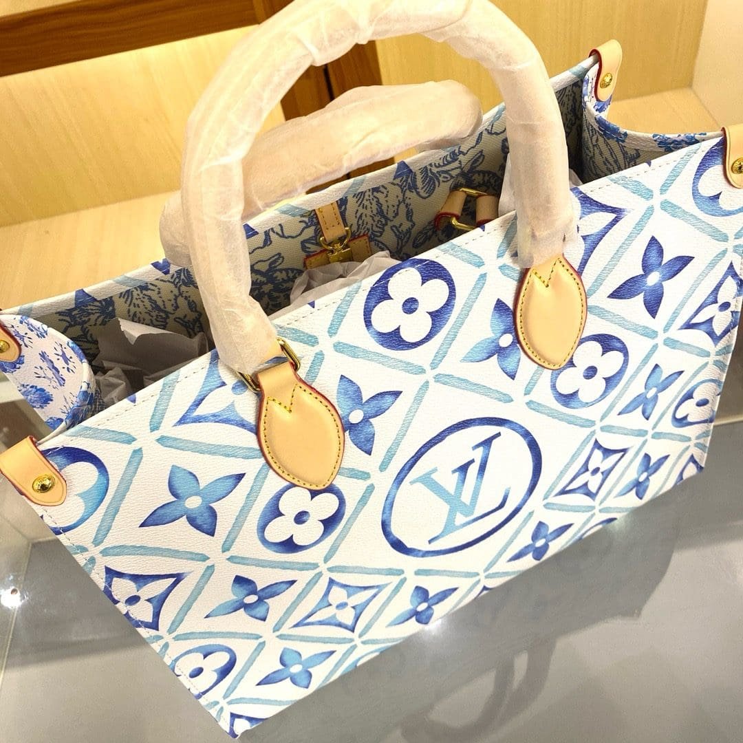Louis Vuitton M11262 OnTheGo MM