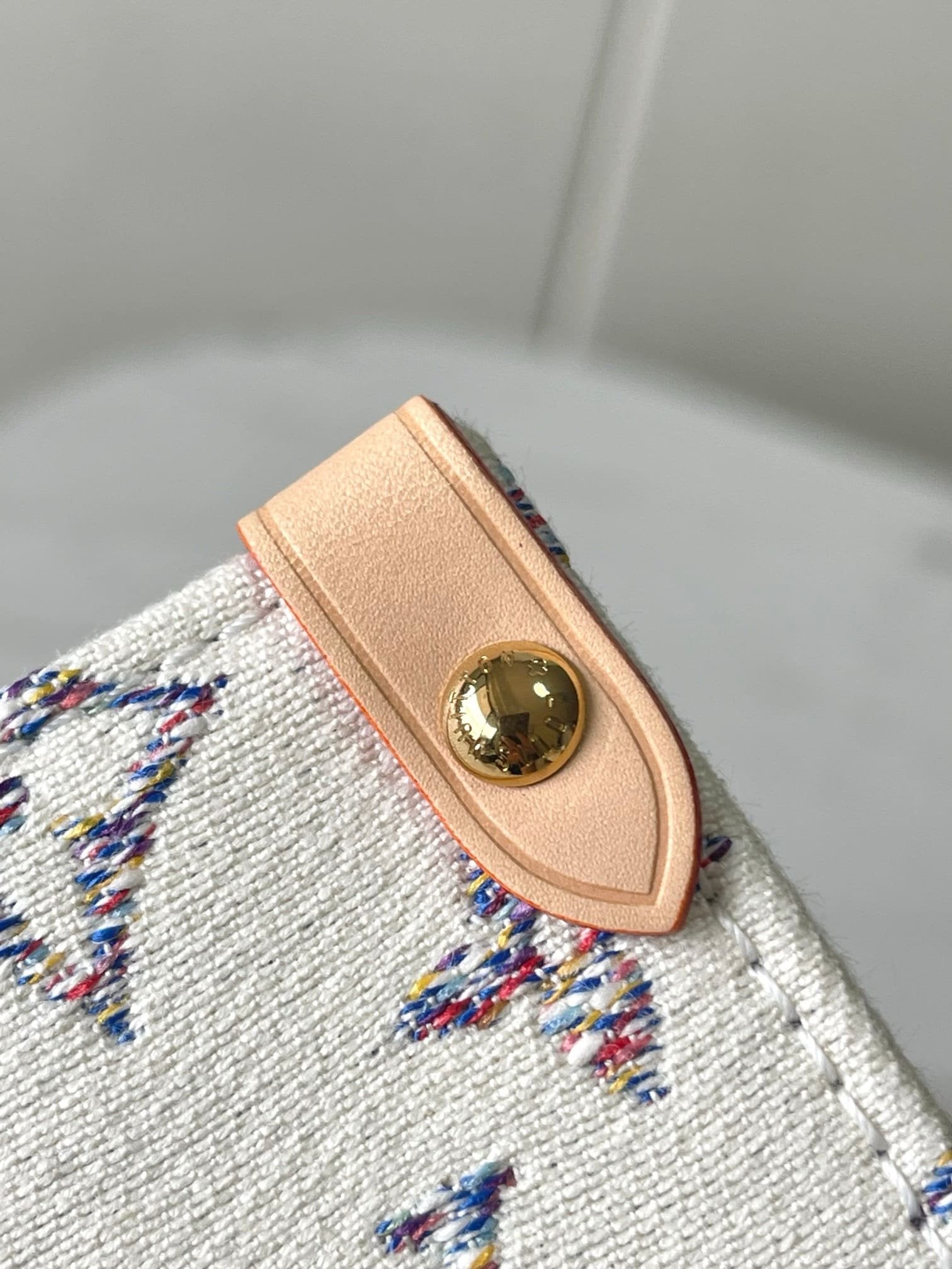 Louis Vuitton M24708 OnTheGo MM