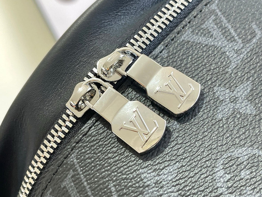 Louis Vuitton M46035 Discovery Bumbag PM