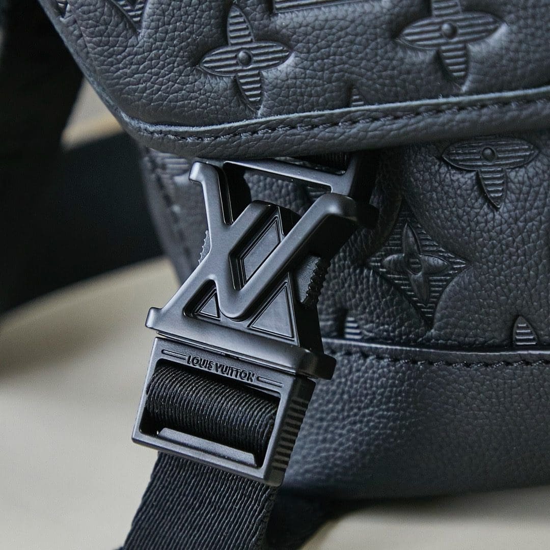 Louis Vuitton M25121 Messenger Voyager PM