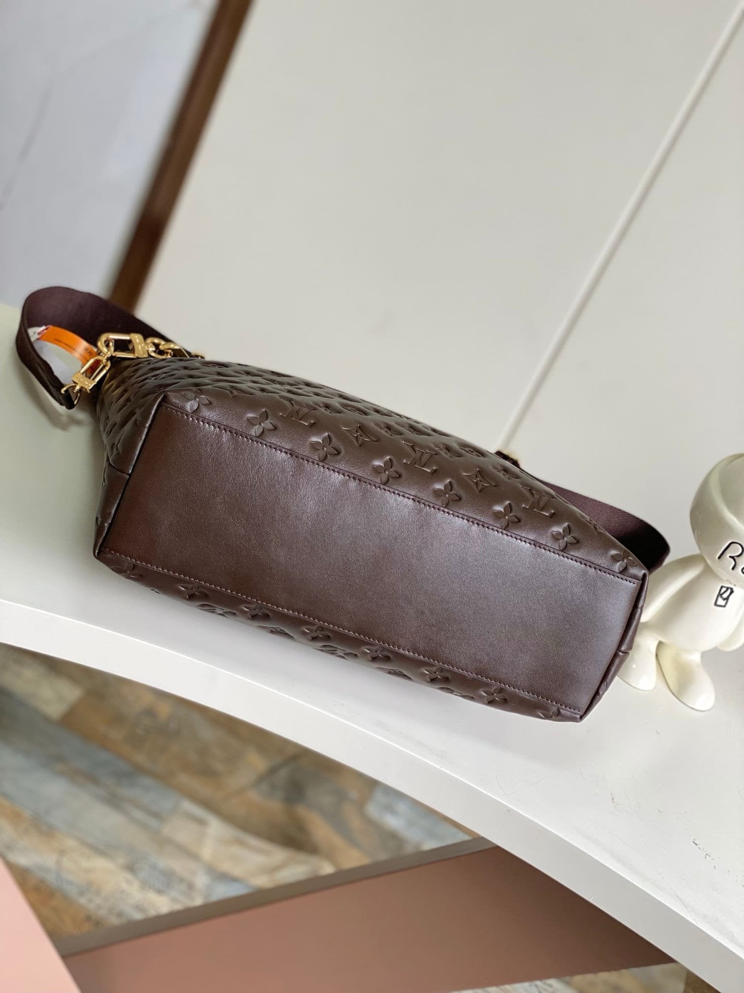 Louis Vuitton M12072 Coussin Hobo MM