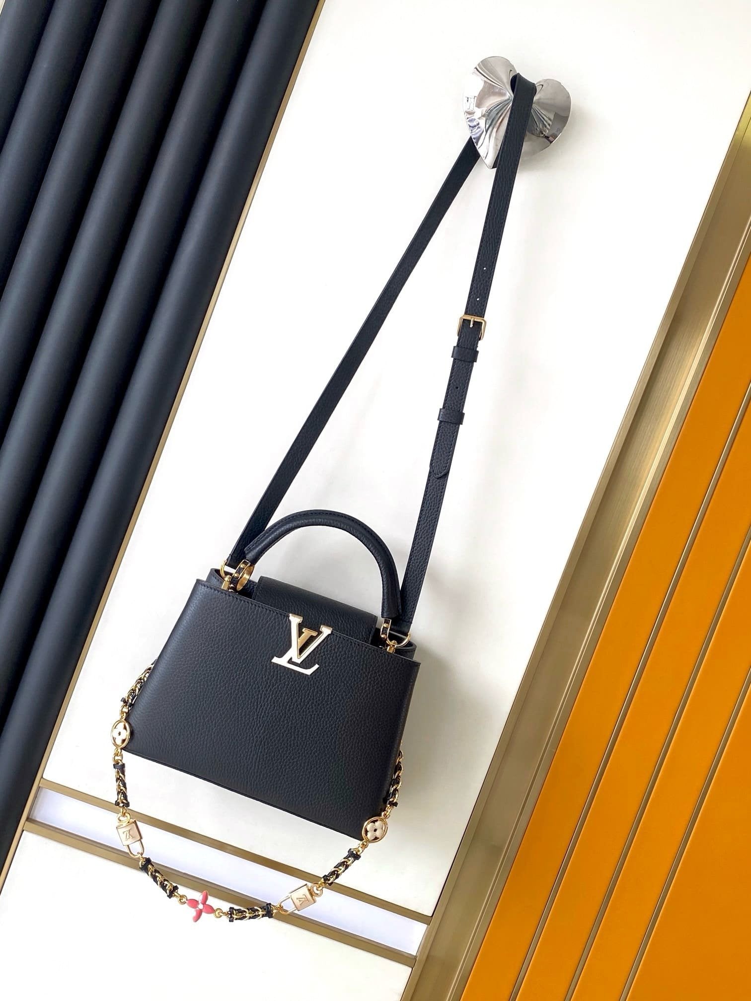 Louis Vuitton M23950 Capucines BB