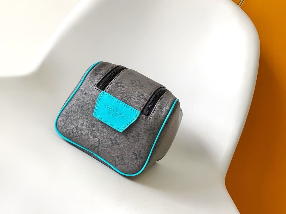 Louis Vuitton M11482 Dopp Kit