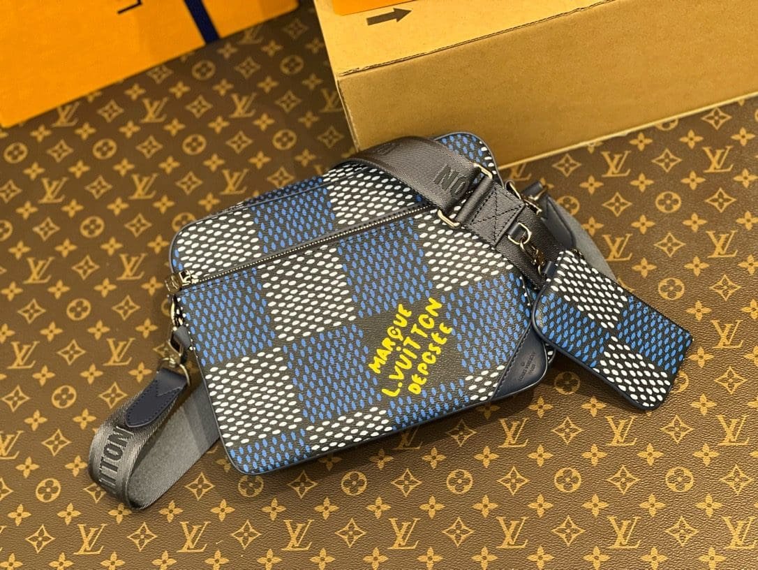 Louis Vuitton N40694 Trio Messenger