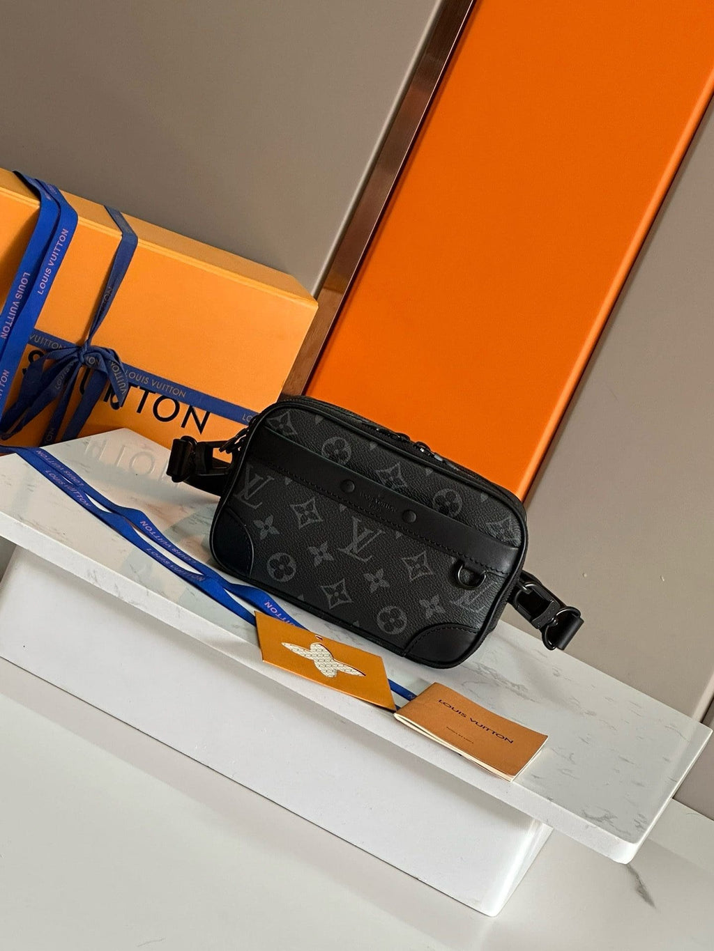 Louis Vuitton M82542 Alpha wearable wallet