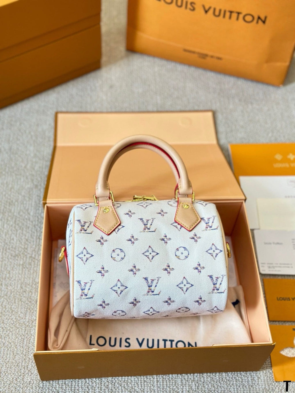 Louis Vuitton M24709 Speedy Bandoulière 20