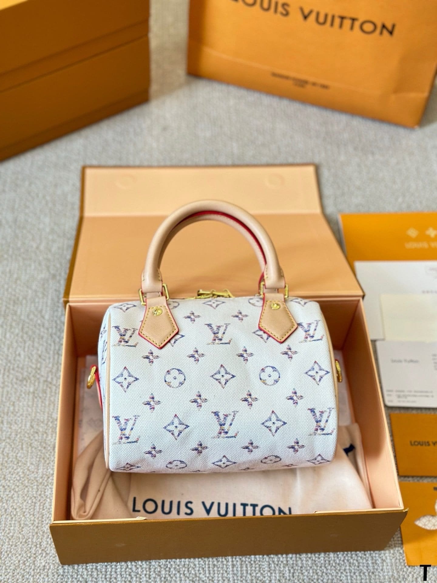 Louis Vuitton M24709 Speedy Bandoulière 20