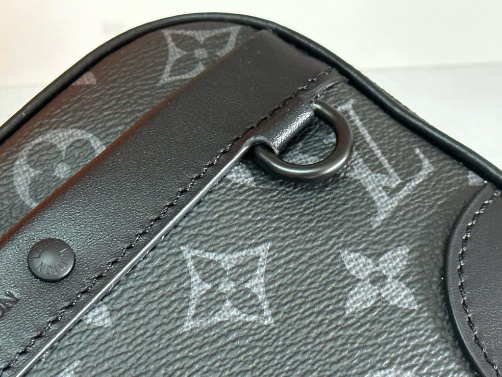 Louis Vuitton M82542 Alpha wearable wallet