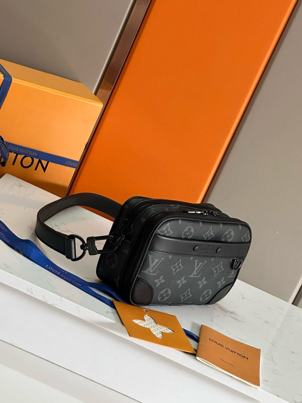 Louis Vuitton M82542 Alpha wearable wallet
